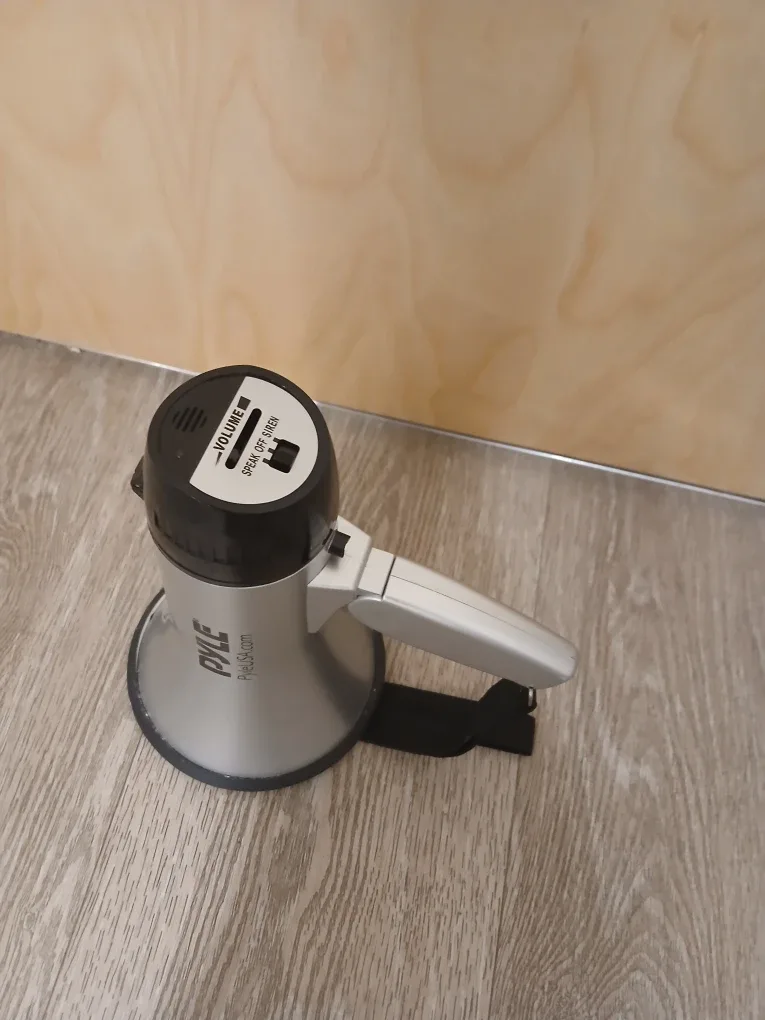 Pyle Megaphone Speaker image indicator(2)