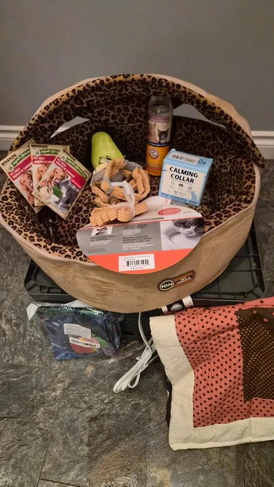 K&H Thermo Indoor pet Bed, automatic feeder and other items