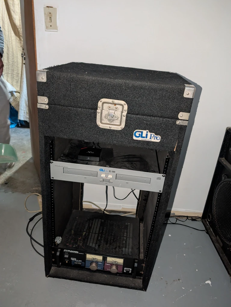 GLI Pro Audio Rack Mount Case & Speakers - photo 3
