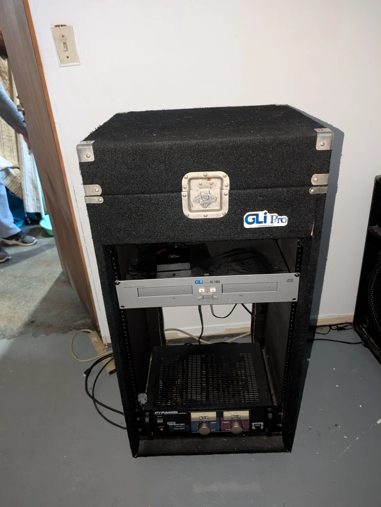 GLI Pro Audio Rack Mount Case & Speakers - photo 4