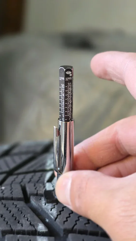 Continental WinterContact 235/65 R17 Tire image indicator(4)