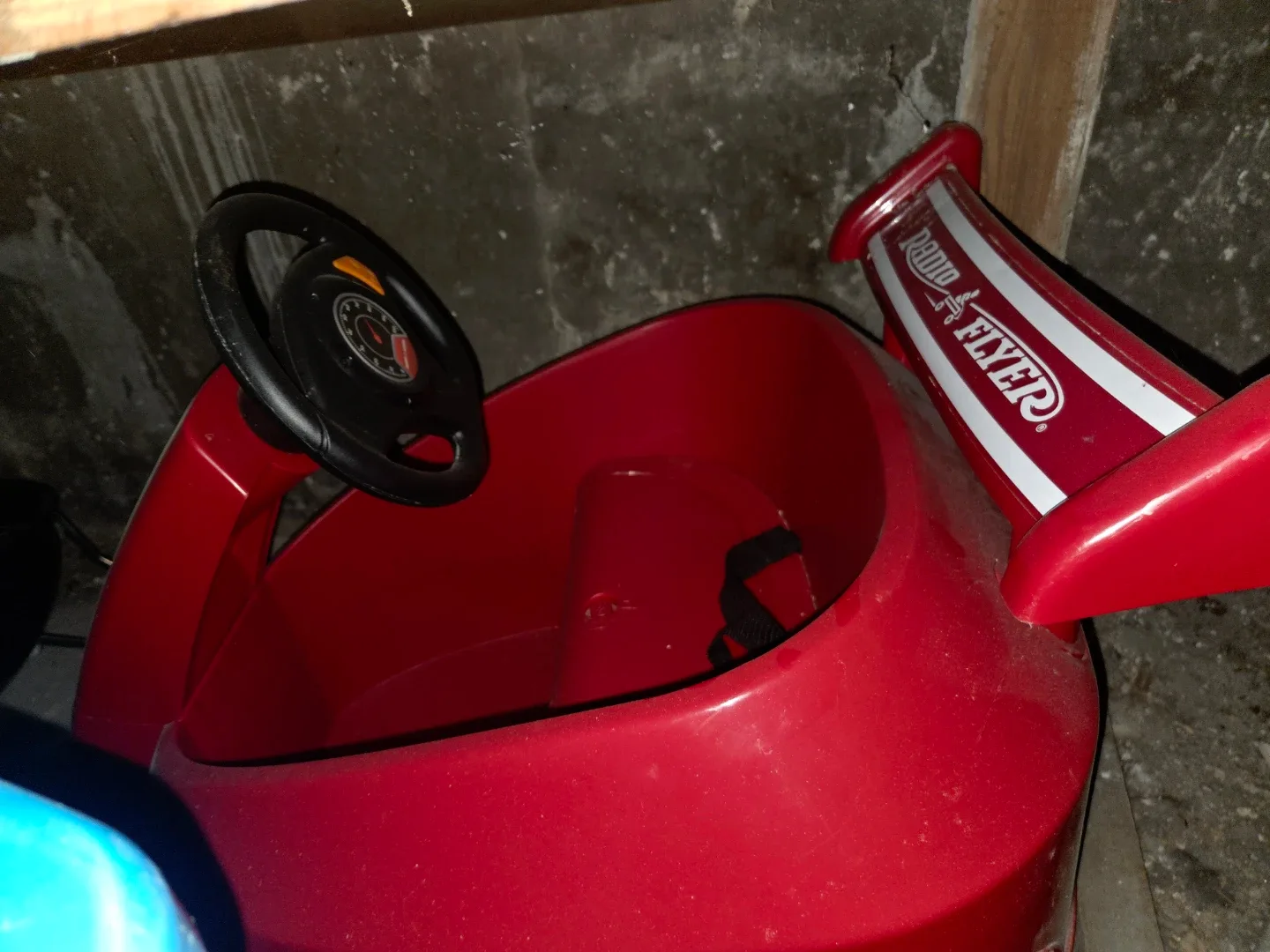 Radio Flyer Red Roadster Ride-On thumbnail