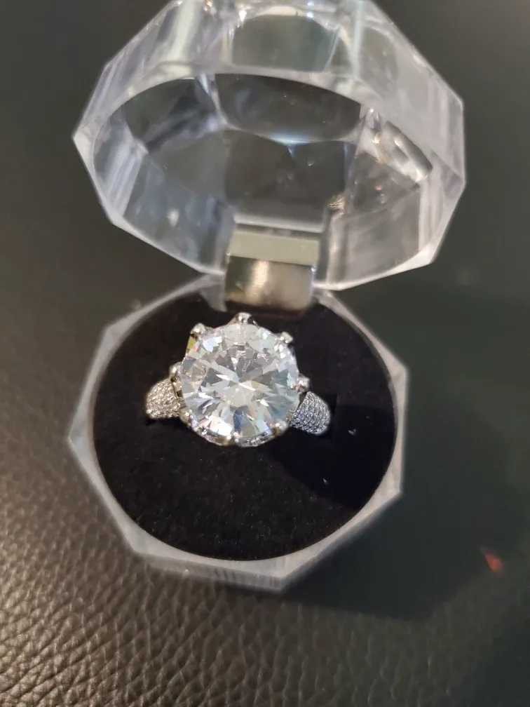 Sparkly Ring with Case image indicator(3)