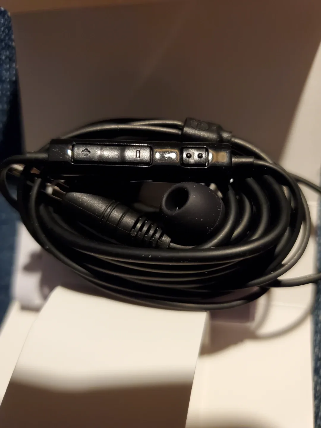 New Samsung 3.5mm Earphones image indicator(5)