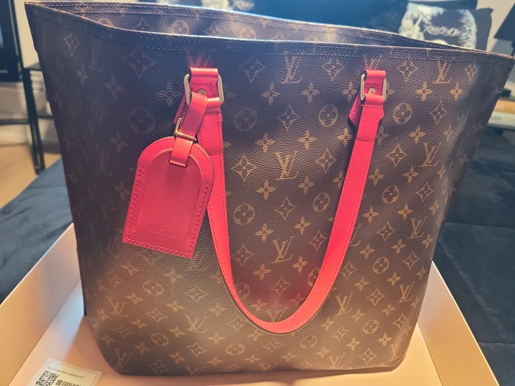 Louis Vuitton All In MM Tote image indicator(4)
