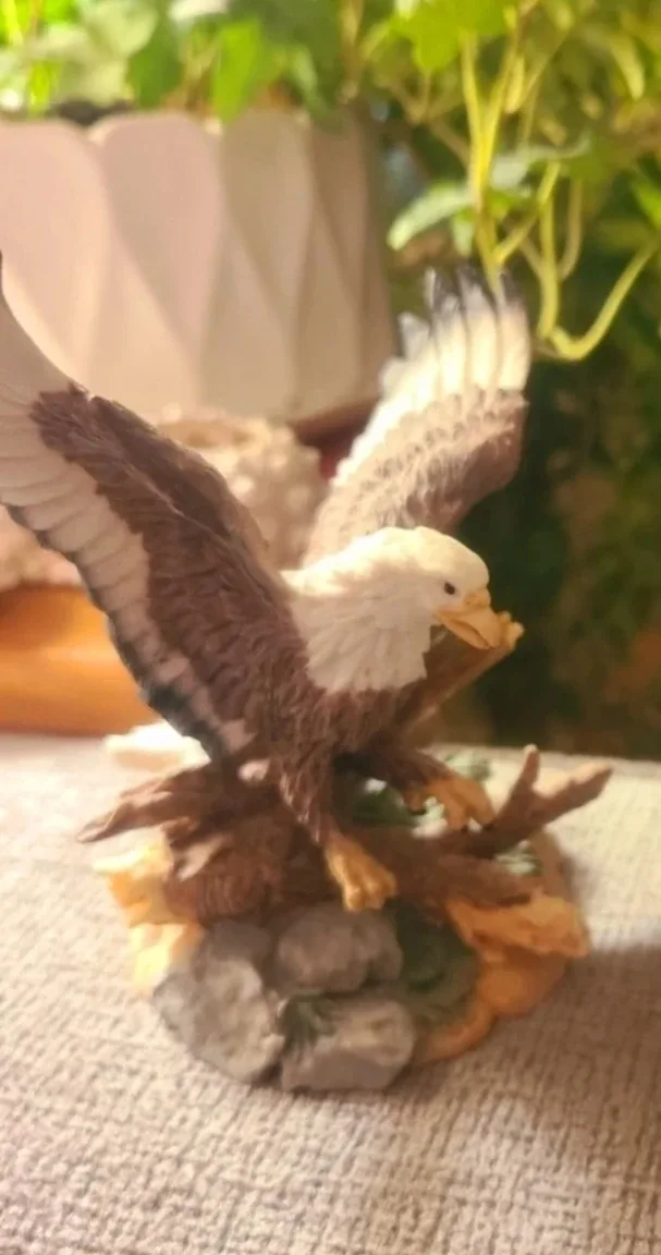 FREE FIGURINES image indicator(2)