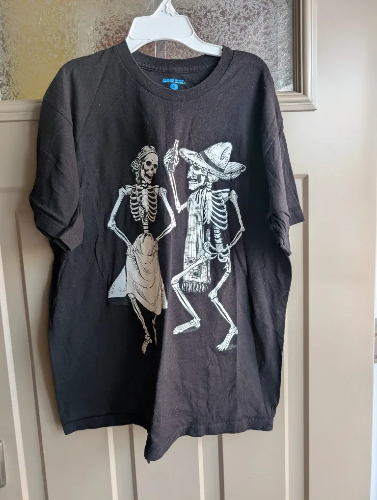 Mens sz large tshirts $3 each image indicator(7)