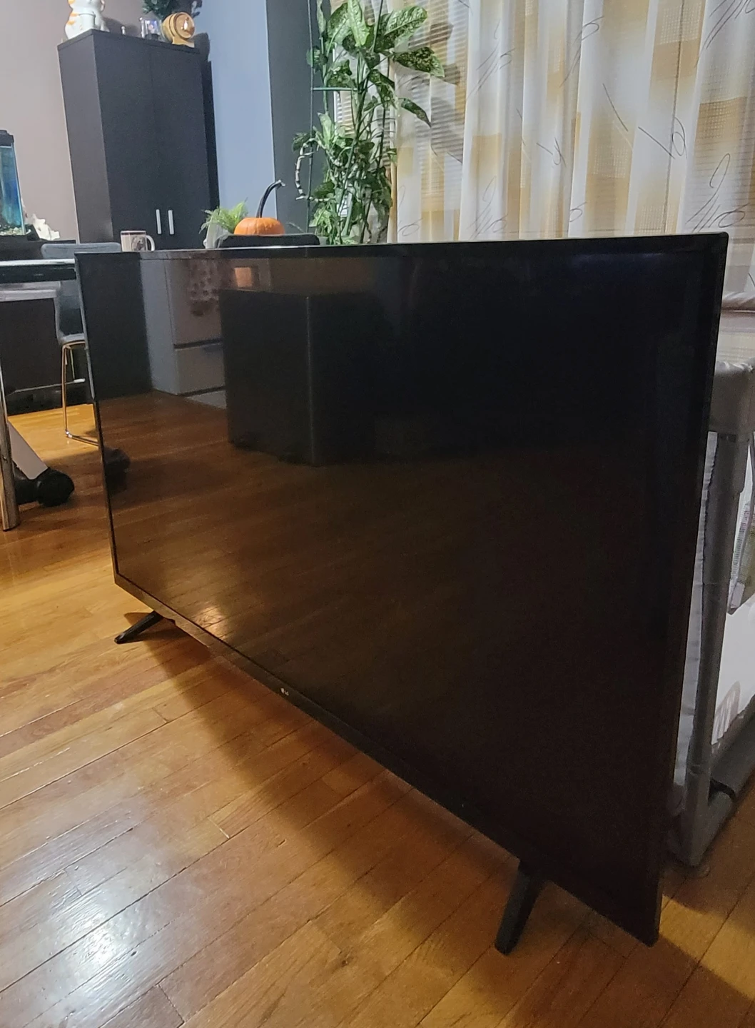 LG TV - photo 2