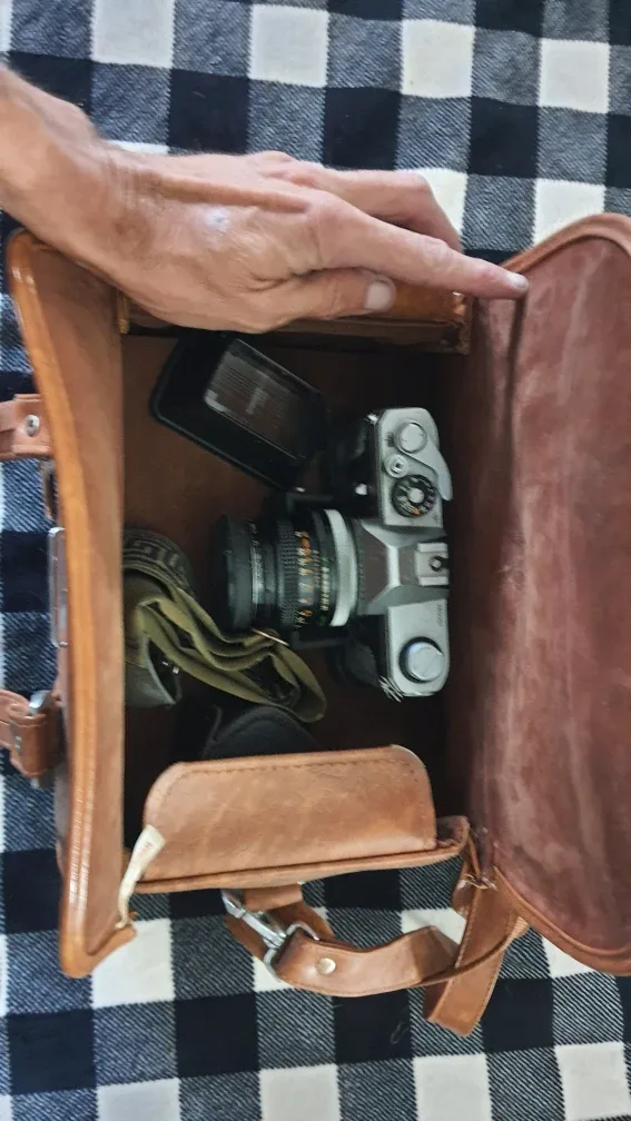 Canon TX Camera with Lenses & Accessories image indicator(5)