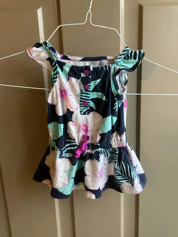 LOT Girls sz 9 months clothing - photo 4