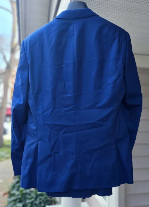 Hugo Boss Red Label 2 PC 100% Wool Suit Blue Size 38R Like New image indicator(2)