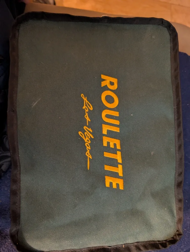 Poker Chip Set and Roulette Game image indicator(3)