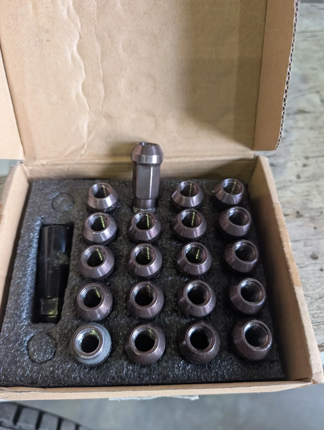 FALKEN FM8 235/60R18 Tire with Rim