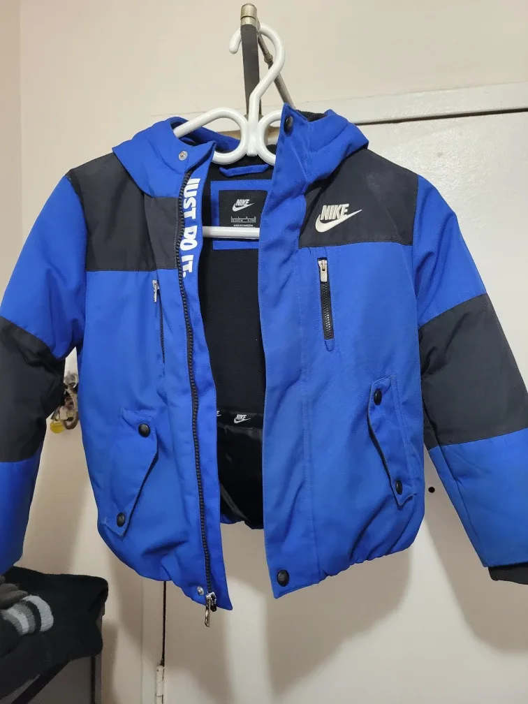 Kids Nike winter jacket size 6-7.