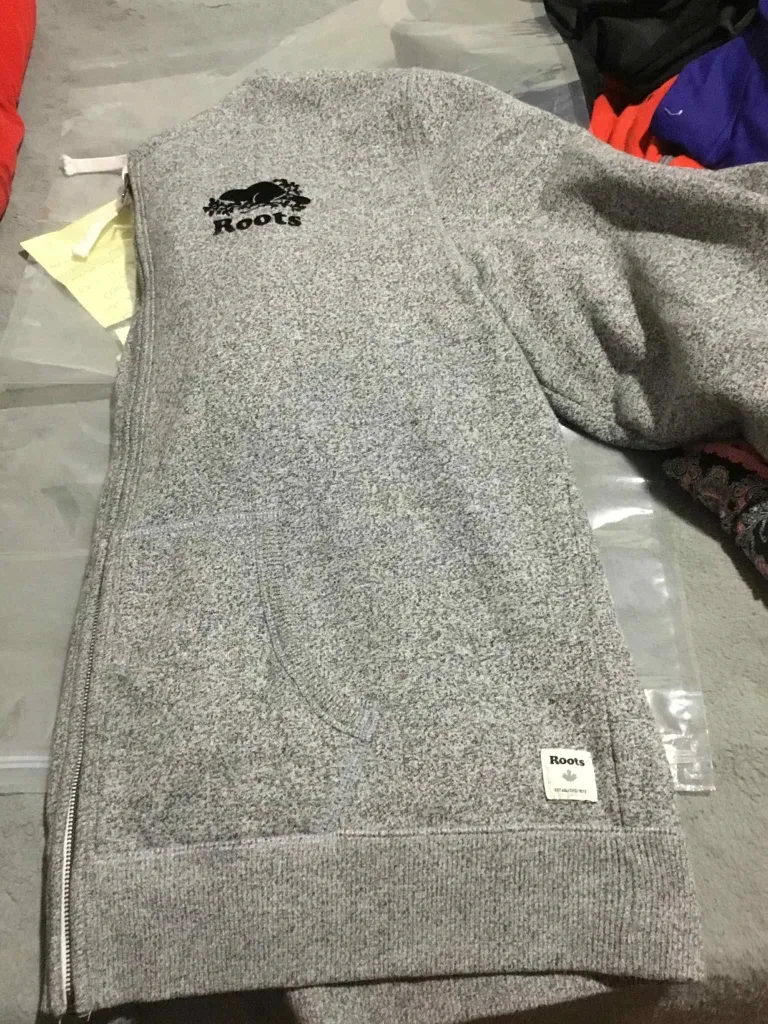 Roots hoodie image indicator(5)