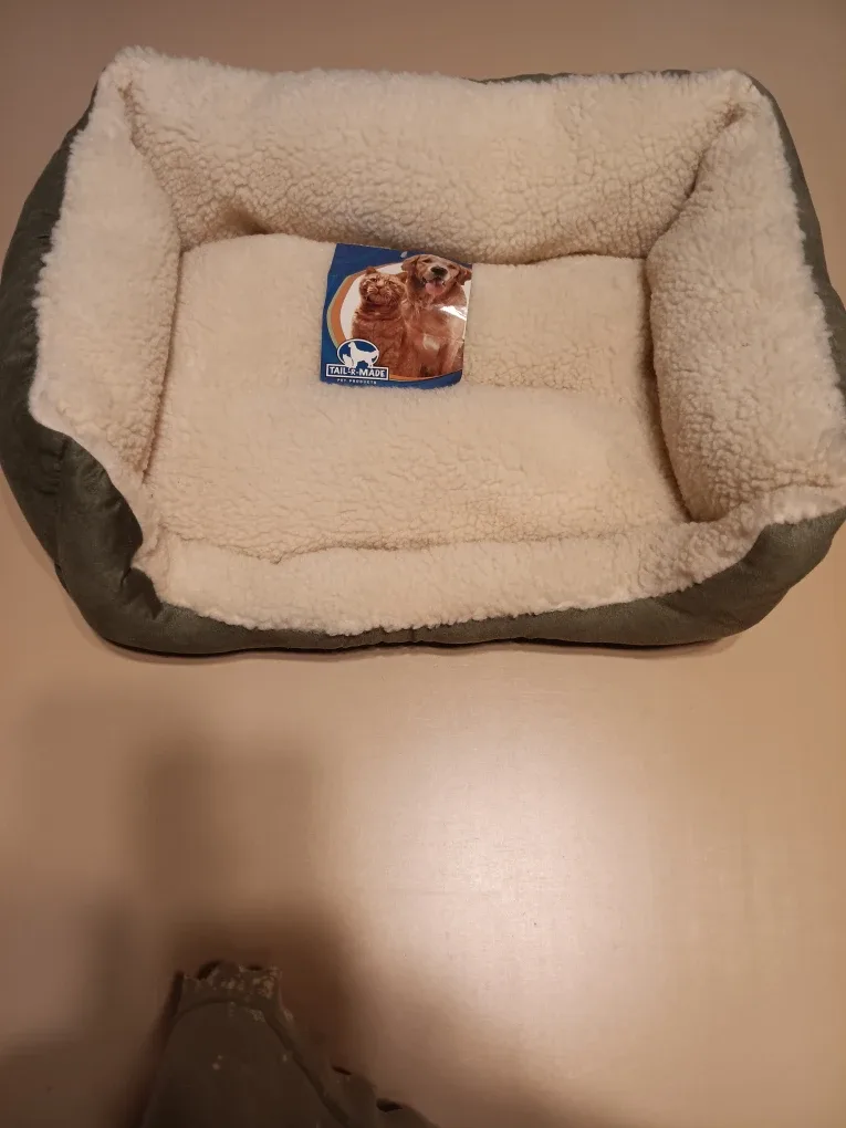 Brand new pet beds for cats and dogs image indicator(2)