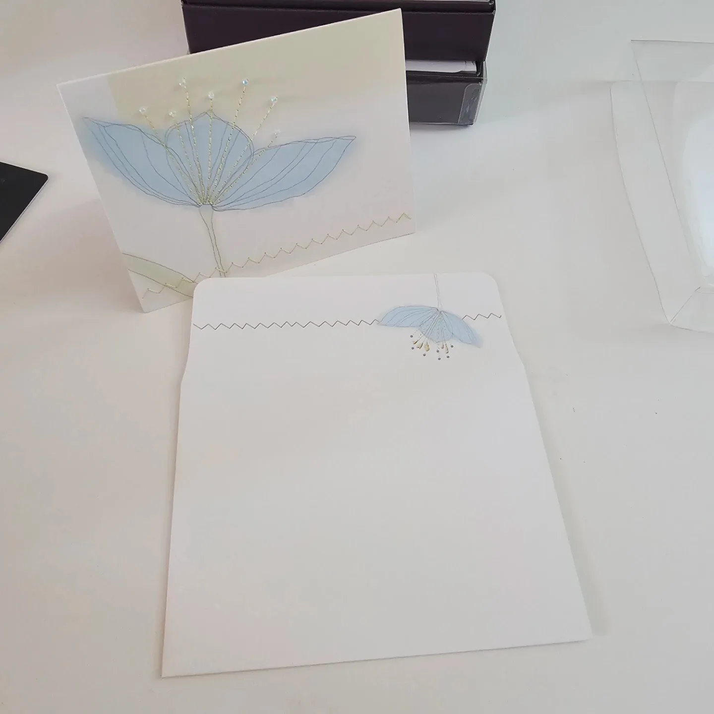 Hallmark Blank Inside Note Cards Set (8 cards with envelopes) thumbnail