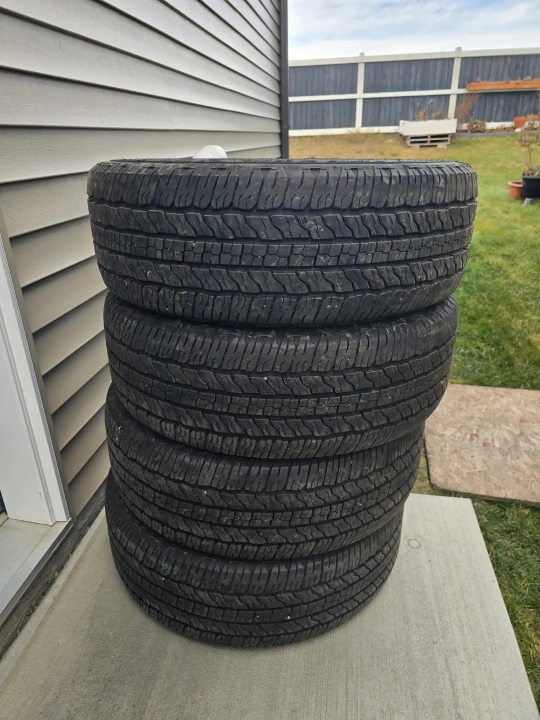 Goodyear Fortitude HT 255/65R17 Tires image indicator(7)