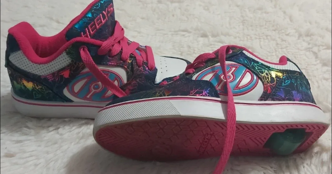 2 Pairs of Girls' Heelys (sz 2 & 4) image indicator(3)