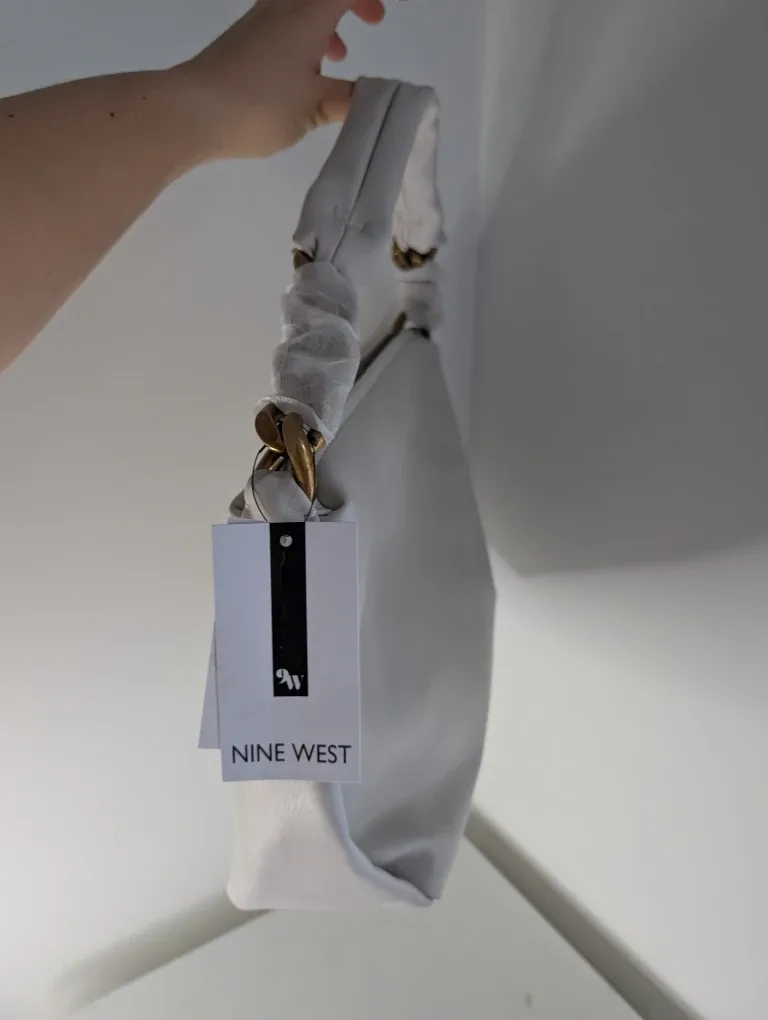 Nine West – “GWYNNE HOBO” image indicator(5)