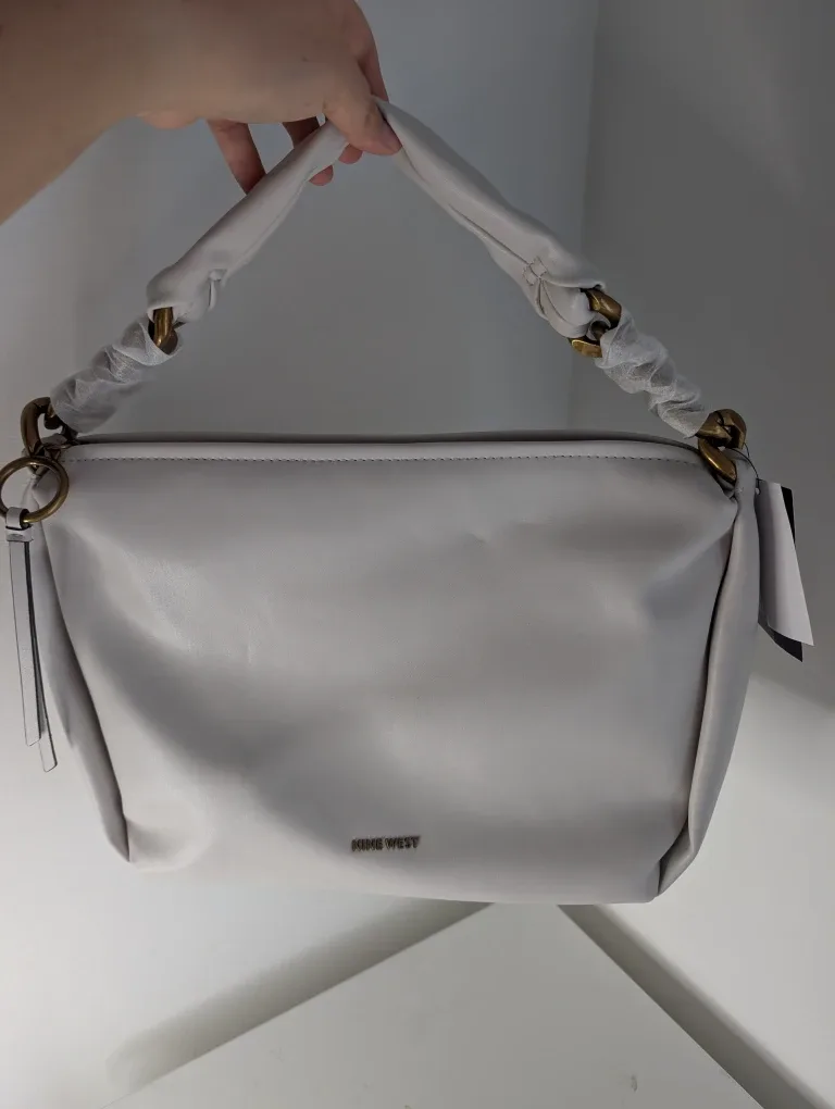 Nine West – “GWYNNE HOBO” image indicator(6)