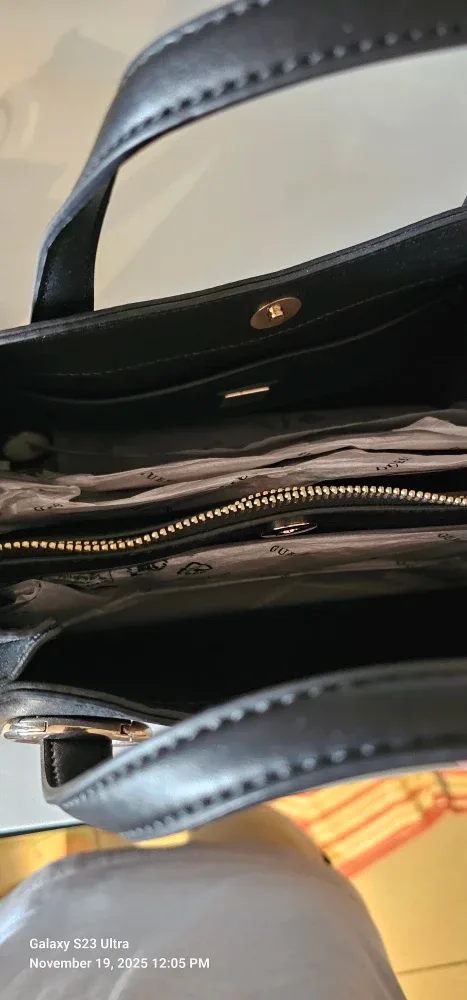 Guess Black Tote Bag image indicator(2)