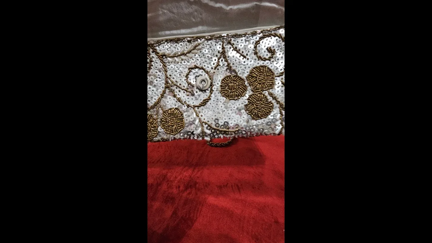 Beaded Clutch Purse image indicator(8)