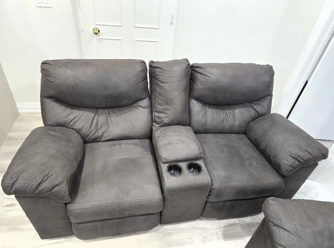 Loveseat Recliner with Console & Cupholders