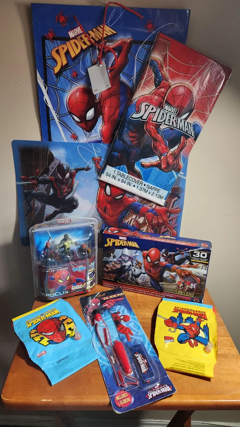 Spiderman Collectibles Bundle image indicator(6)