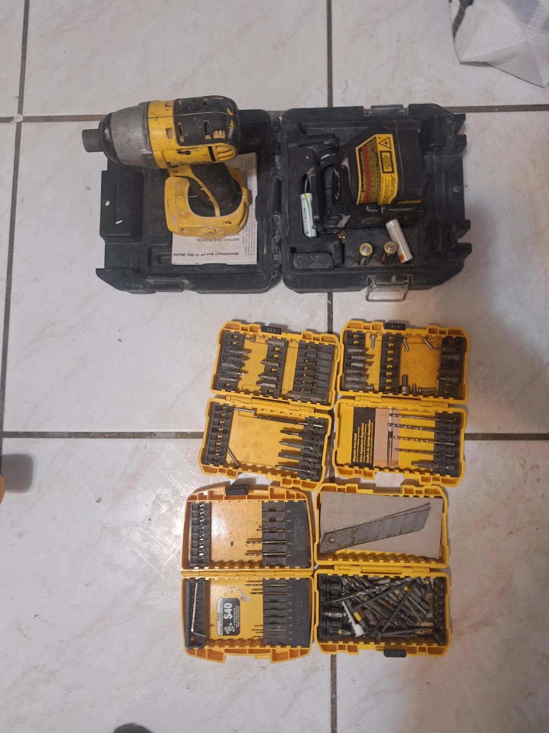 DeWALT Laser Level and Drill Bit Set