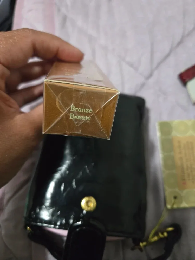 Elizabeth Arden Shimmer Cream Eye Shadow - Bronze Beauty image indicator(3)