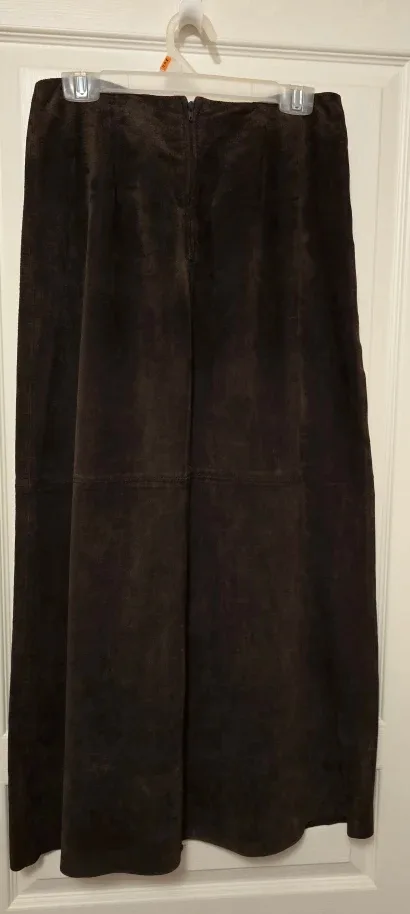 Danier Brown Suede Skirt - Size 8 image indicator(3)