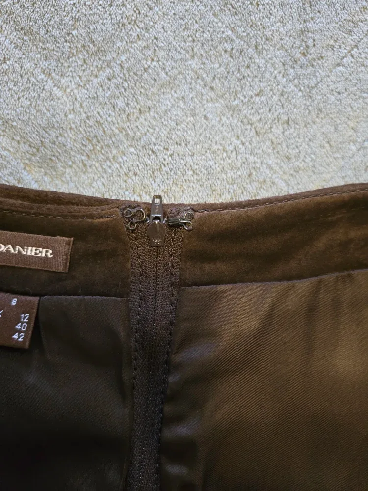Danier Brown Suede Skirt - Size 8 image indicator(4)