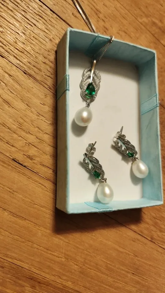 Pearl & Emerald Jewellery Set image indicator(2)