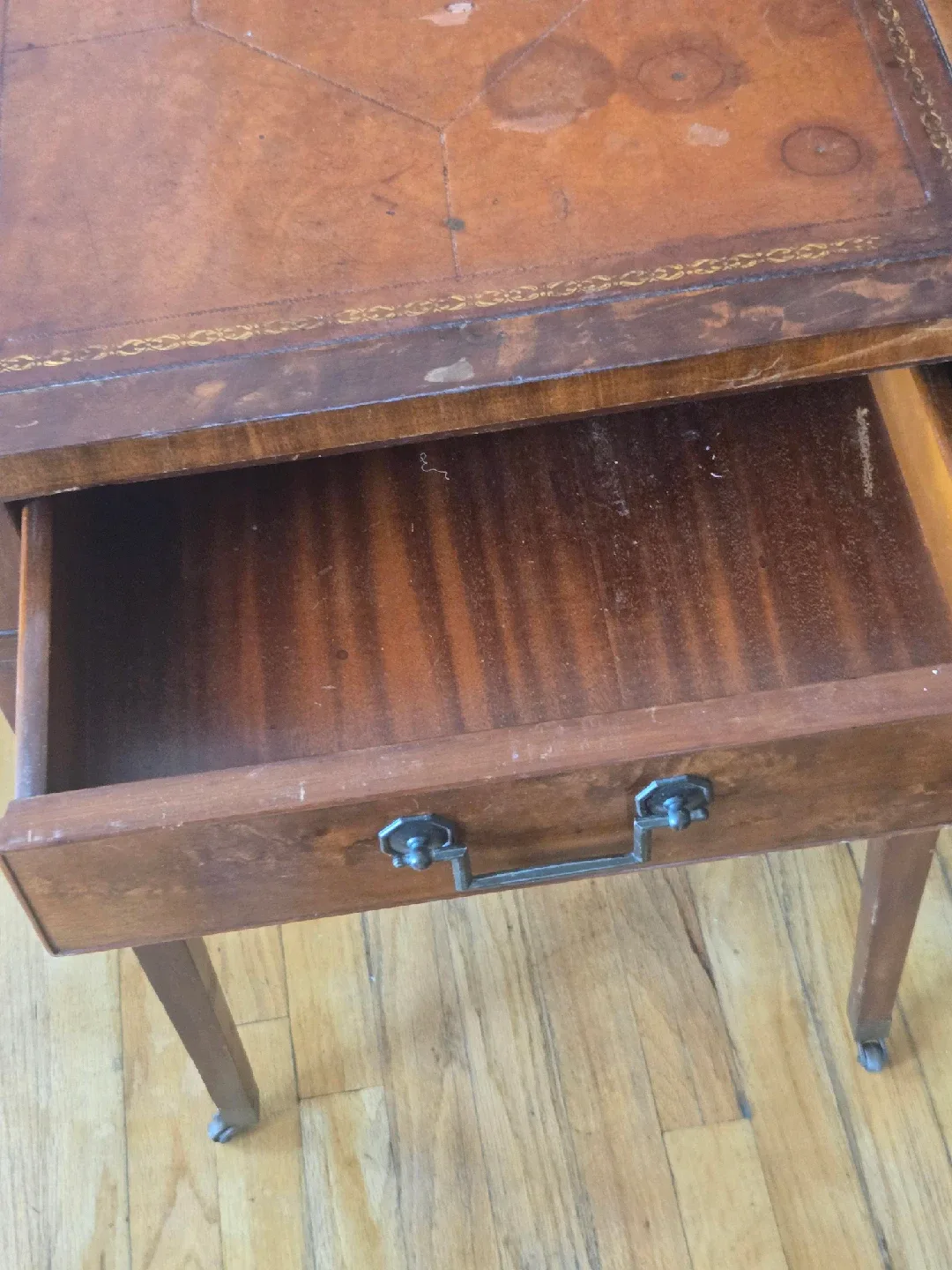 Vintage Drop Leaf Side Table image indicator(3)