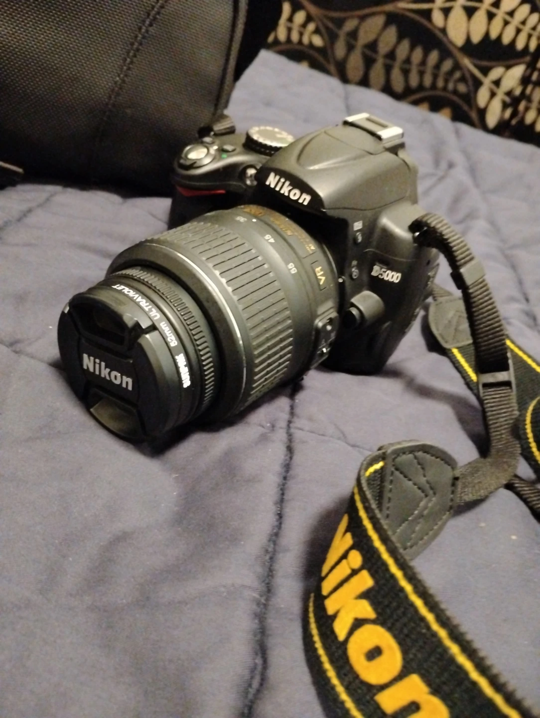 Nikon D5000 DSLR Camera with Lens and Bag