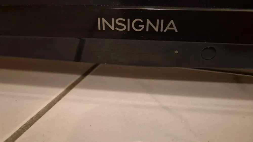 Insignia NS-39D220NA16 39" LED TV image indicator(2)