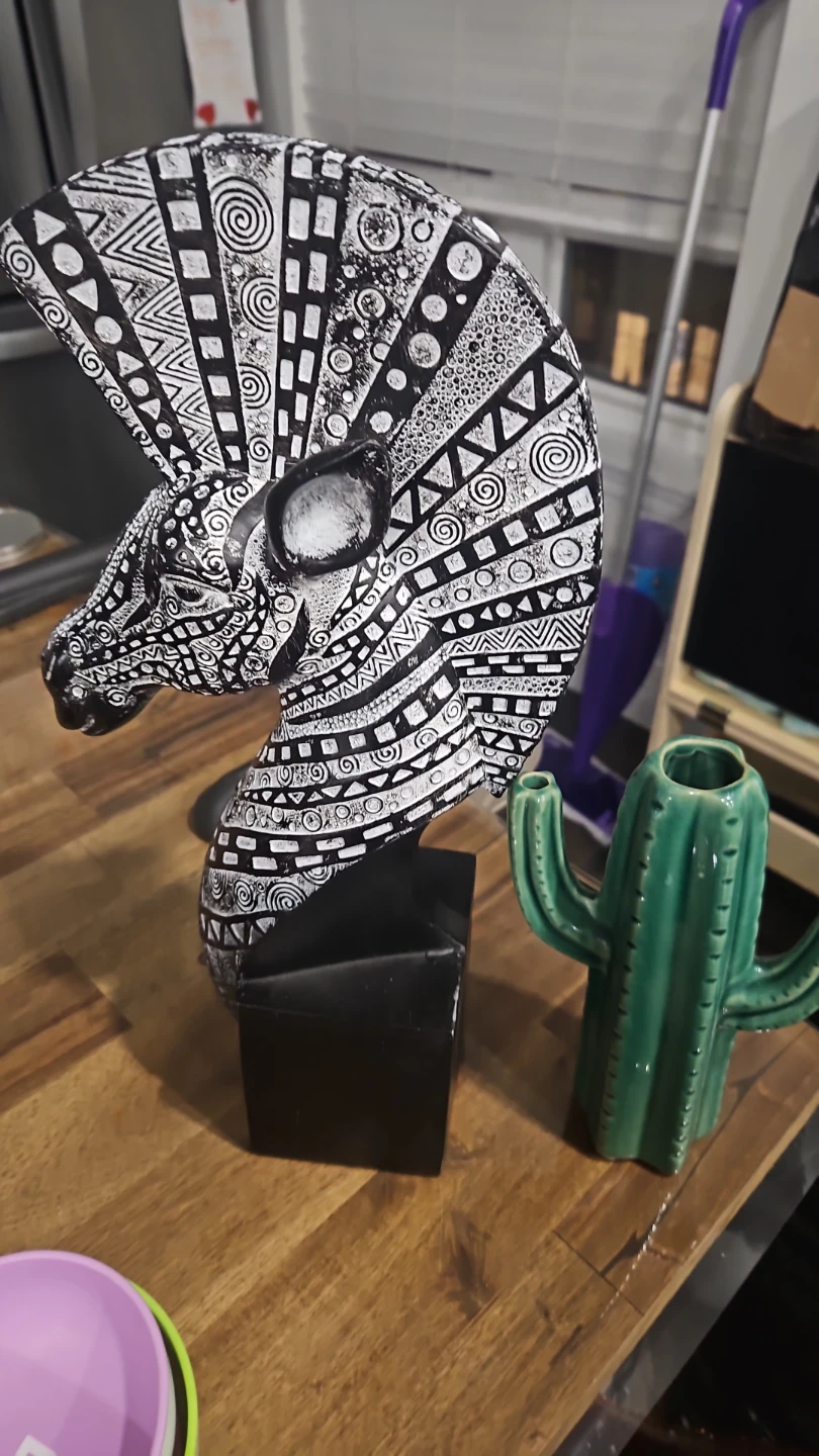 Assorted Home Decor Items - photo 3