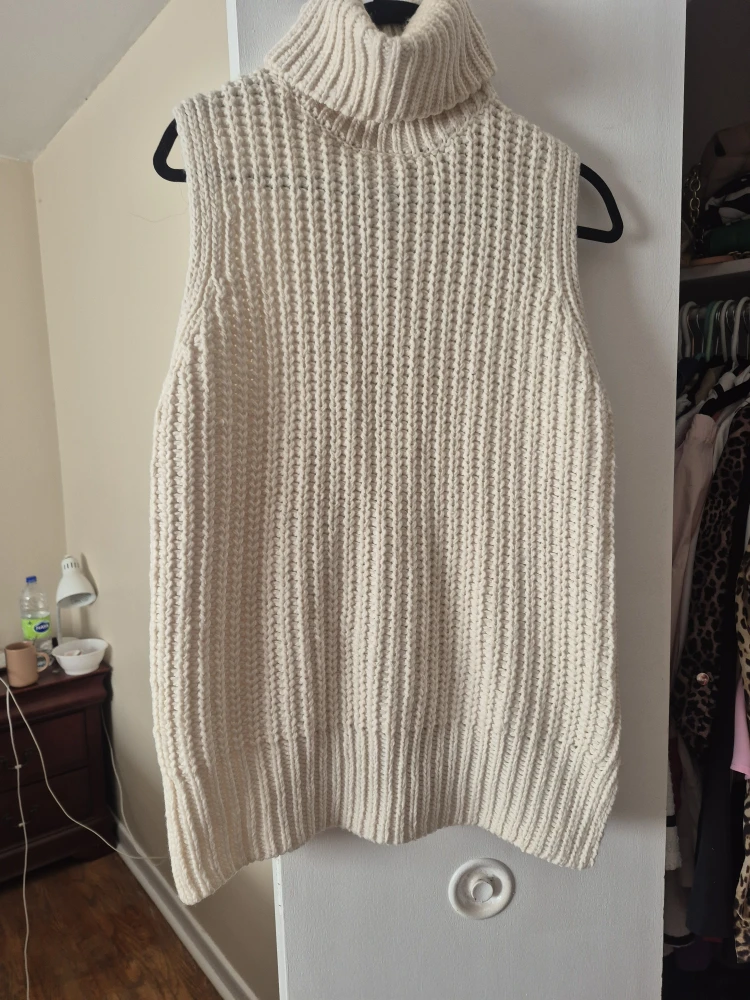 H&M Cream Knit Sleeveless Turtleneck - Size S