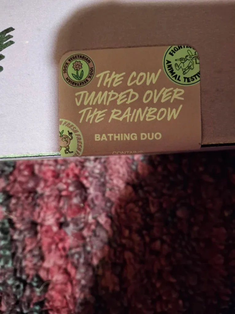 Lush Toby's Magic Cow Bath Bomb & Rainbow Bubble Bar