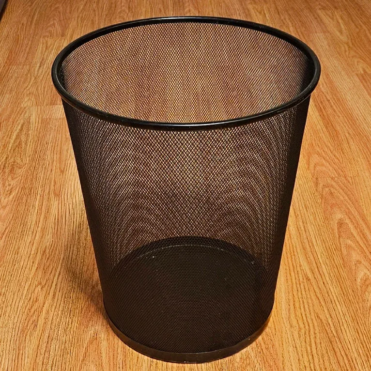 Black Mesh Metal Waste Basket ✨️