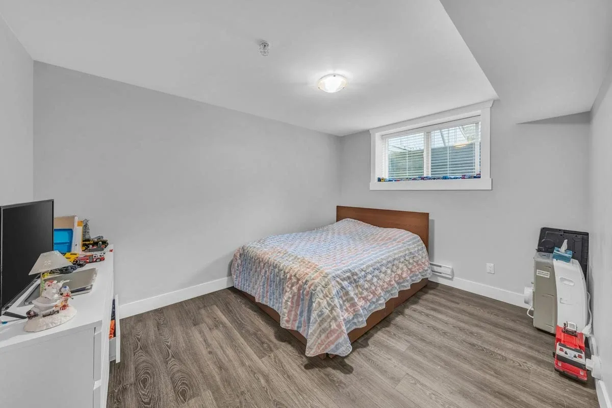 2 bedroom basement available for rent image indicator(4)