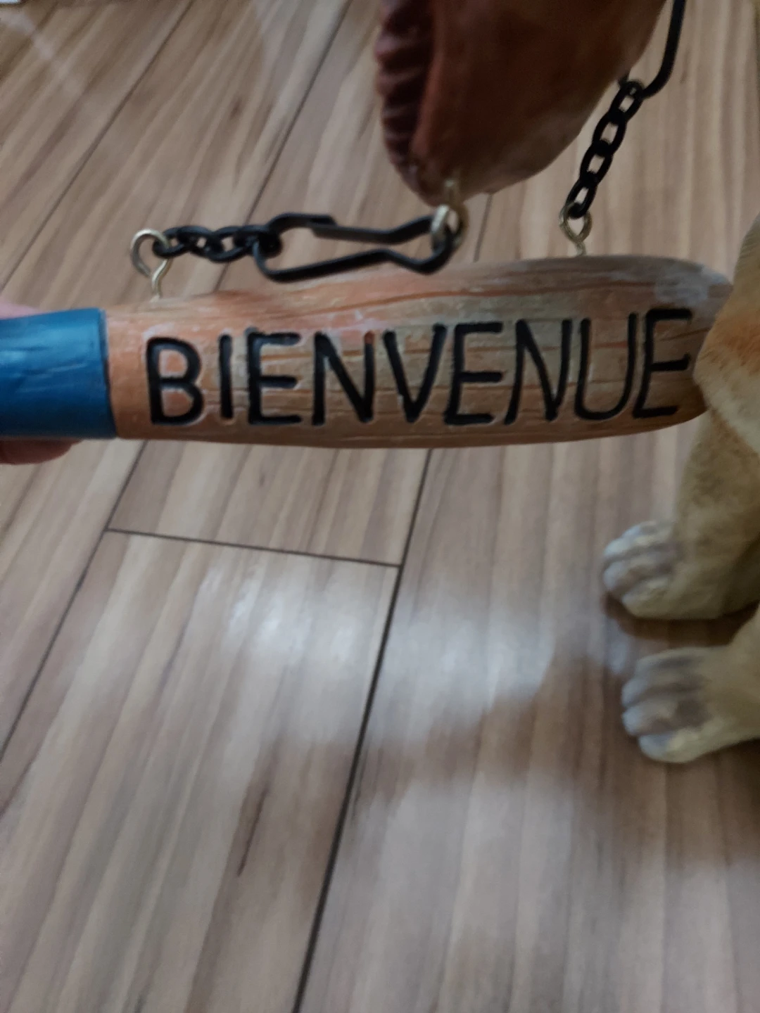 Dog statue with a welcome sign - photo 5