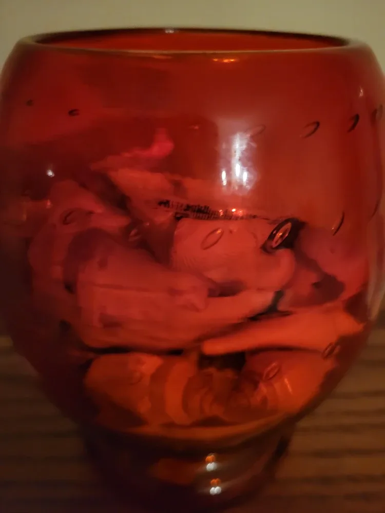 Seashells in Red Glass Vase image indicator(2)