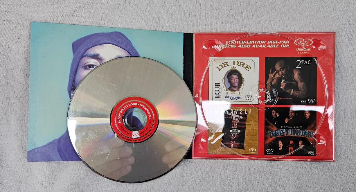 Snoop Dogg Doggystyle Collectible CD (1993) image indicator(4)
