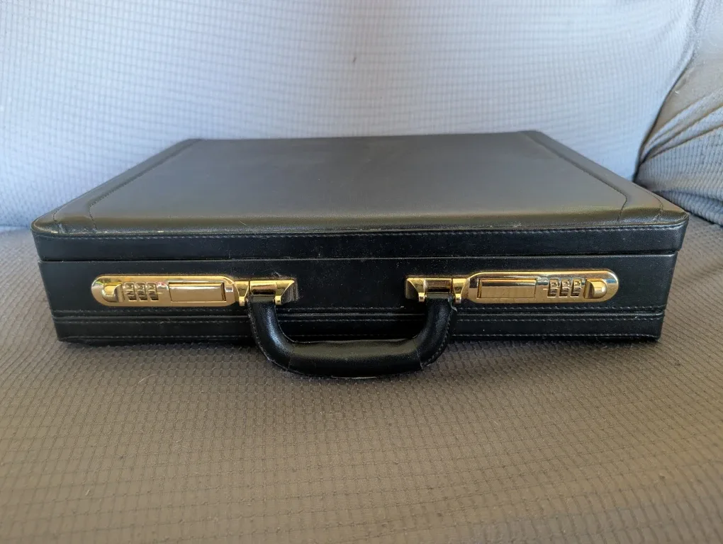 Expanding Leather Briefcase image indicator(3)