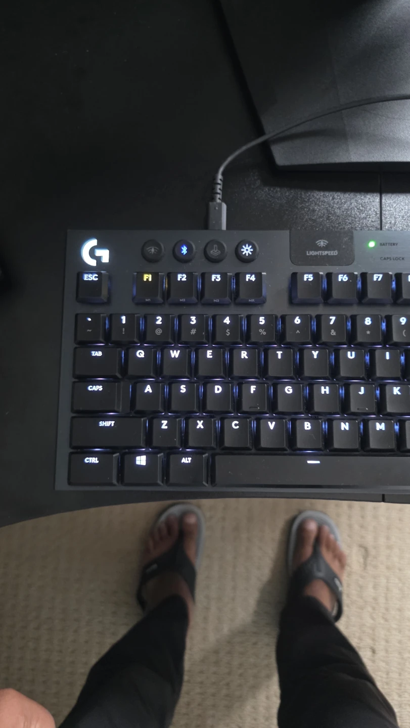 Logitech G915 TKL Tenkeyless Wireless RGB with Box and Warranty - photo 2