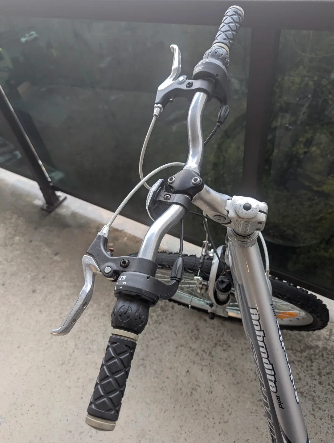 Schwinn Aphrodite Hybrid Bike image indicator(3)