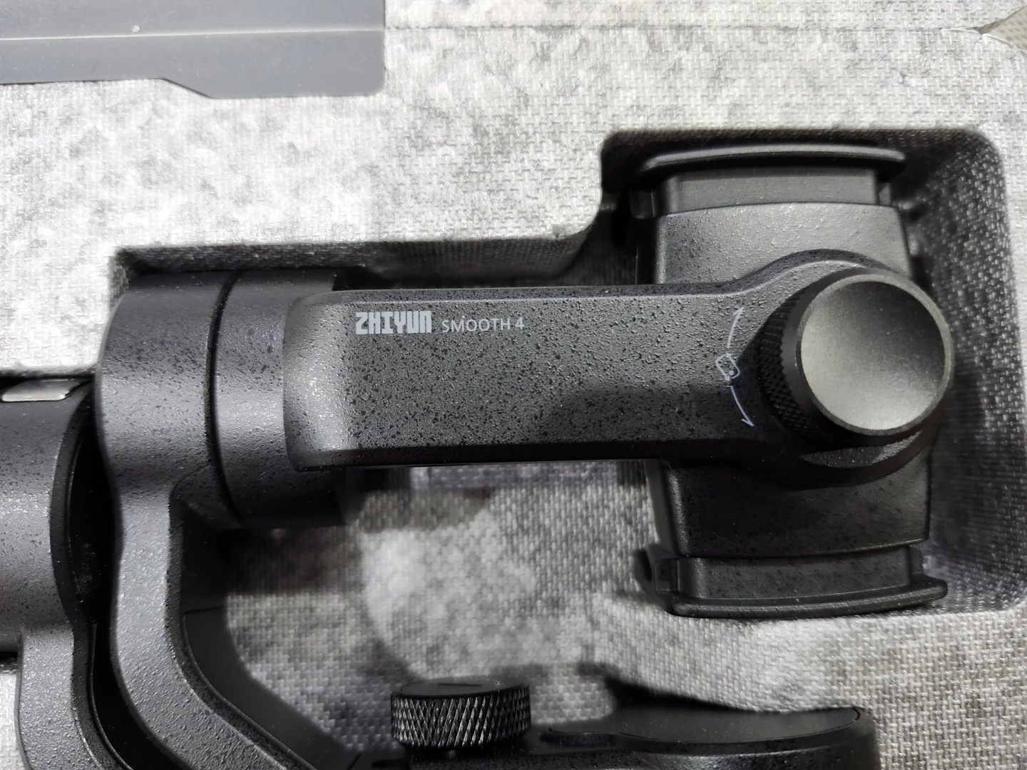 Zhiyun Smooth 4 3-Axis Smartphone Stabilizer - photo 3
