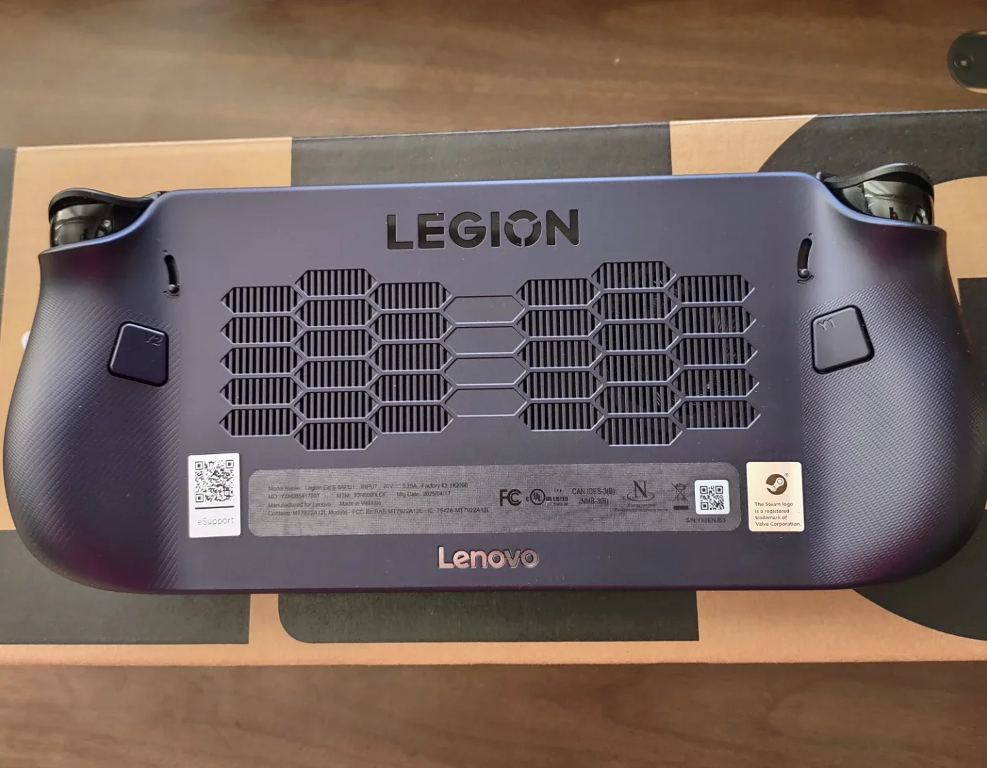 Lenovo Legion Go S SteamOS  Z1 Extreme Handheld Gaming Console image indicator(5)